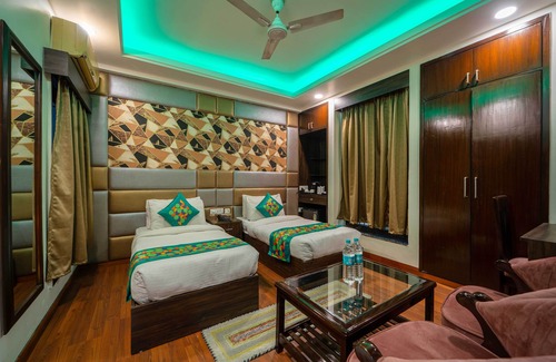 Dwarka Hotel | Treebo Marigold