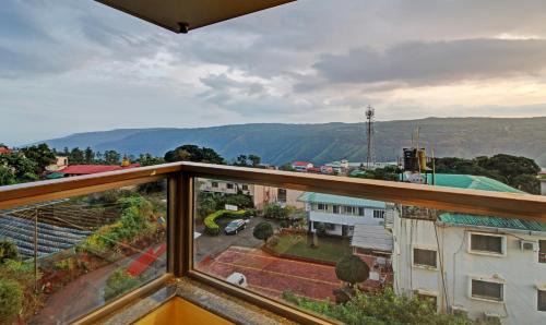 Mahabaleshwar Hotel | Treebo Mountain Retreat Mahabaleshwar, 600 Mtrs From Lingmala Waterfall