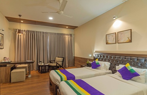 Panch Batti Hotel | Treebo Premium Baramasi By Jai Club Prime