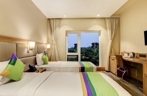 Block E Hotel | Treebo Radhe Palace, Lake Town