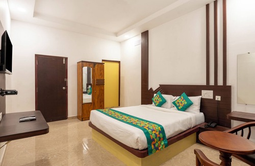 Kalapettai Hotel | Treebo Royal Plaza,700 Mts From Promenade Beach