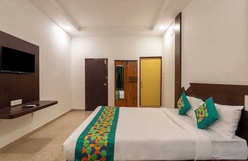 Kalapettai Hotel | Treebo Royal Plaza,700 Mts From Promenade Beach