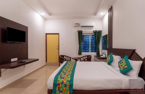 Kalapettai Hotel | Treebo Royal Plaza,700 Mts From Promenade Beach