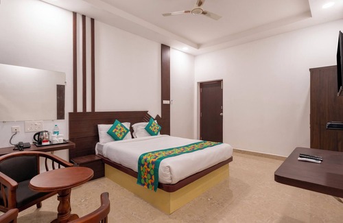 Kalapettai Hotel | Treebo Royal Plaza,700 Mts From Promenade Beach