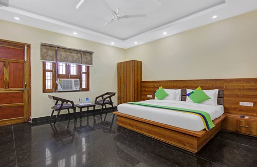 Noida Hotel | Treebo The Eden Roc