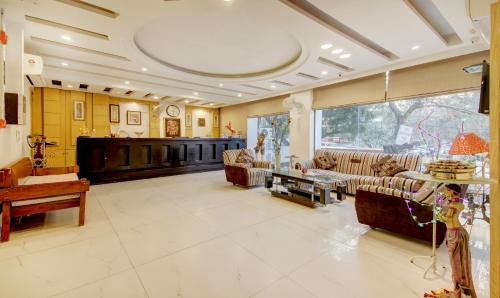 Naraina Hotel | Treebo The Kings Plaza