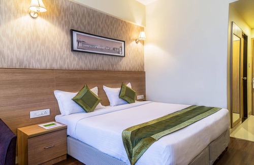 Pimpri - Chinchwad Hotel | Treebo Tryst Grand Emerald