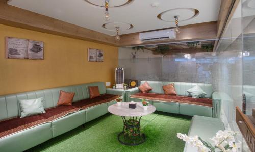 Surat Hotel | Treebo Urban, 1 Km From Railway Station