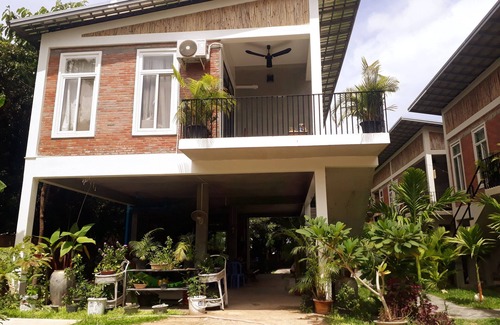 Siem Reap Villa | Treetop Bungalows with kitchen in local village with free bikes 2km to Pub St