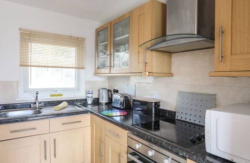 Bont Newydd Cottage | TREETOPS, pet friendly, with a garden in Caernarfon