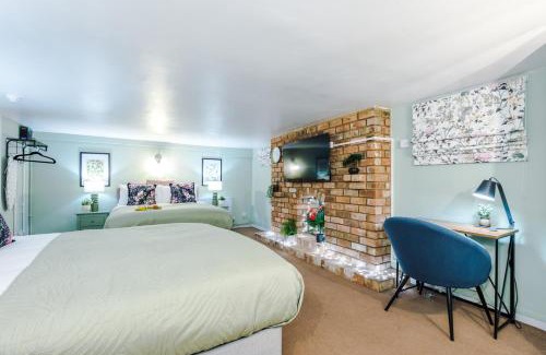 Leamington Spa Apartment | Trendway Villa - Free Parking, Amazon Prime, WiFi, Town Centre