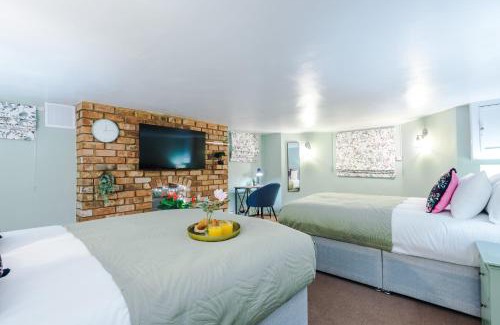 Leamington Spa Apartment | Trendway Villa - Free Parking, Amazon Prime, WiFi, Town Centre