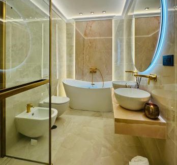 Rione III Colonna Apartment | Trevi Fountain Elegant Apartment