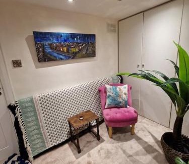 City Centre Dublin Apartment | Trinity Cottage 2 bed with mezzanine