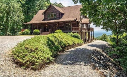 Ferguson House | Trinity Lodge & Bunk Apartment Combo