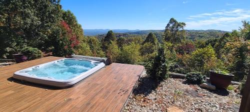 Ferguson House | Trinity Lodge & Bunk Apartment Combo