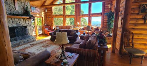 Ferguson House | Trinity Lodge & Bunk Apartment Combo