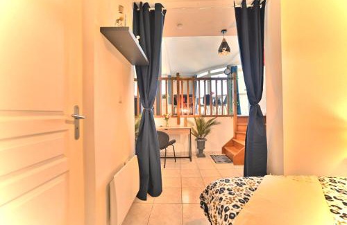 Saintes Apartment | Triomphe - Vue Sublime, Confort Moderne, Charme Gallo-Romain, Cœur de Ville, Tv 4K, Fibre