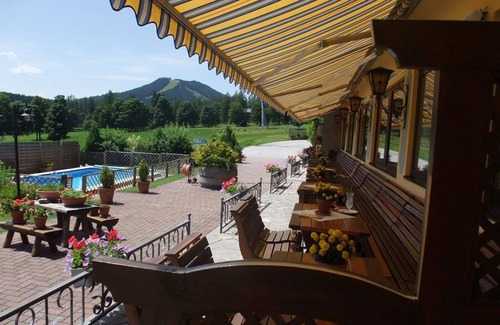 Ramsau am Dachstein House | Triple room with bath or shower, WC, balcony - Ferienhotel Knollhof
