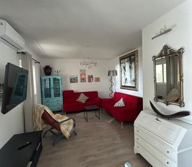 Businci Apartment | Trogir Čiovo Large seaview apartment near the sea in Okrug