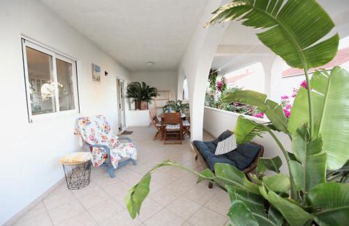 Businci Apartment | Trogir Čiovo Large seaview apartment near the sea in Okrug