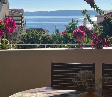 Businci Apartment | Trogir Čiovo Large seaview apartment near the sea in Okrug