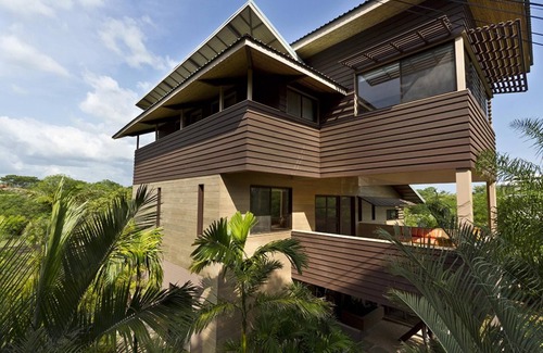 Junquillal House | Tropical oasis a stone's throw to the beach. Perfect for families. Pet friendlyn