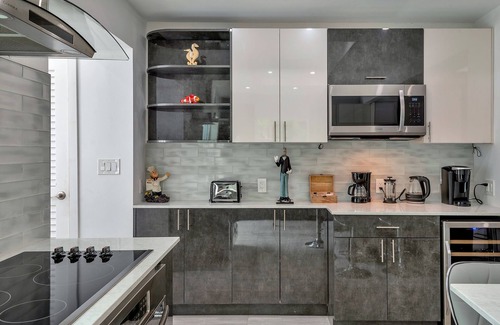 Downtown Hollywood Villa | Tropical Paradise in Hollywood FL