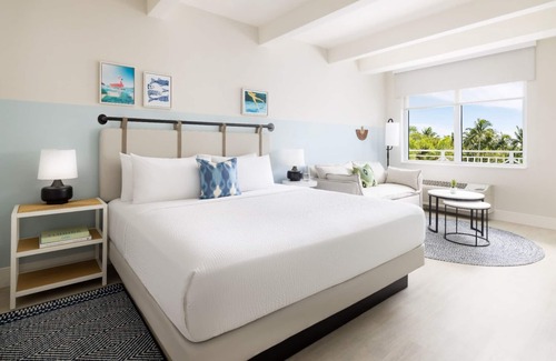 New Town Hotel | Tropical Playground | Relaxed Key West Stay w/Pool, Karaoke Nights & Tiki Bar