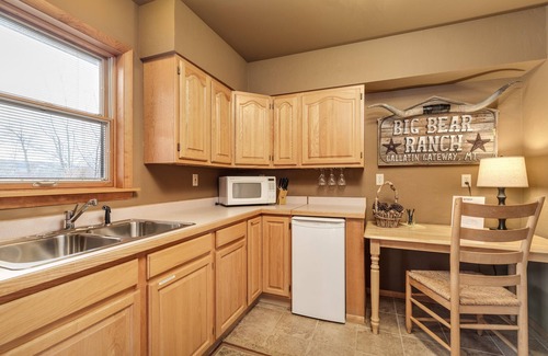 Bozeman Apartment | TroutChasers Suite - Available MSU Football Games, Easy Drive to Stadium