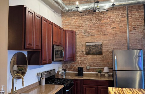 Utica Apartment | True Loft at Baggs Square-Walking distance to Wynn Hospital