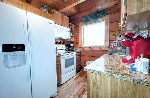 Gatlinburg - Pigeon Forge Cabin | True Log Cabin w/Beautiful Views! LED Hot Tub, WiFi, Picnic Pavilion, Grill Area