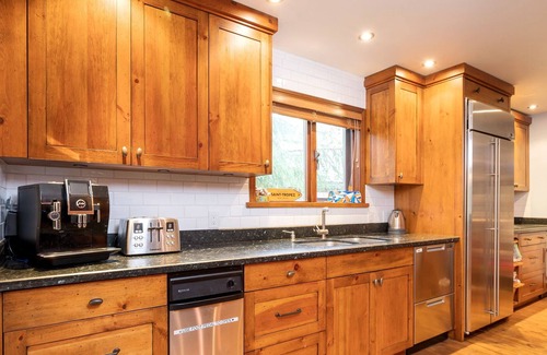 Nordic Estates Ski Chalet | True Ski In Ski Out Dream Chalet w/ Hot Tub