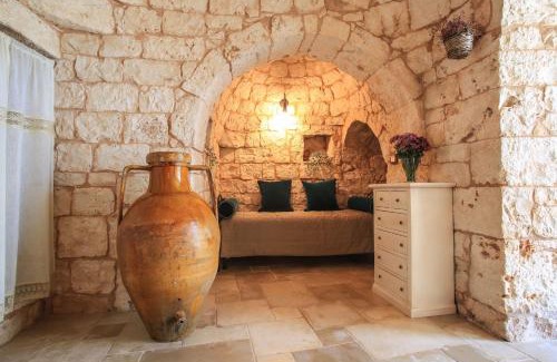 San Michele Salentino House | trullo degli ulivi con piscina e vasca per bambini