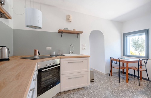 Fasano House | Trullo 'Rossi' with Mountain View, Wi-Fi and Air Conditioning