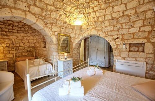 San Michele Salentino Villa | Trullo Santo Stefano by PosarelliVillas