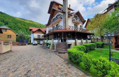 Yaremche Hotel | Tsvit Paporoti