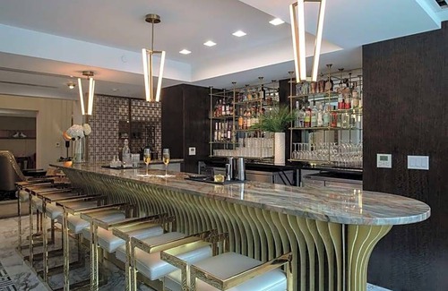 Downtown Tulsa Hotel | Tulsa Club Hotel, Curio Collection by Hilton