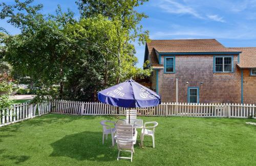 Oak Bluffs House | TumbleINN