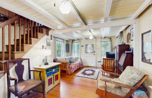 Oak Bluffs House | TumbleINN