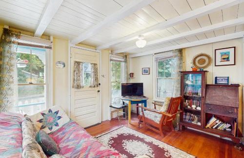 Oak Bluffs House | TumbleINN