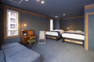 Shinsencho Hostel | Turn Table