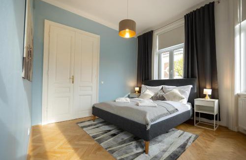 Funfhaus Apartment | Turquoise inspired deluxe centrally located