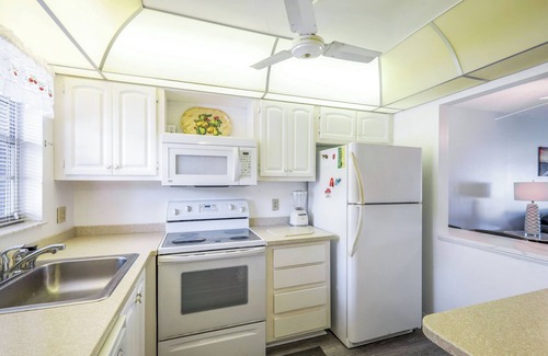 Central Naples Condo | Turtle Lake Golf Colony