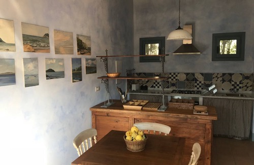 San Casciano in Val di Pesa House | Tuscan house on vineyard hilltop tucked inside lush gardens