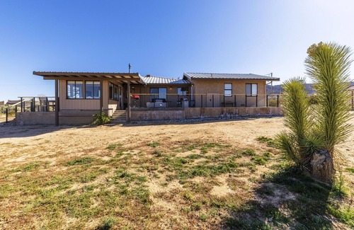 Joshua Tree House | Twilight Terrace - Relax In Style 2 Bedroom Home by RedAwning