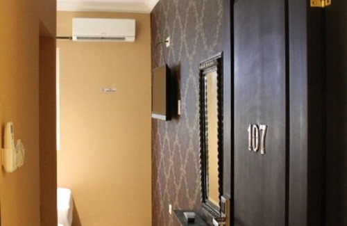 Old Jakarta Hotel | Twins Hotel Manggadua