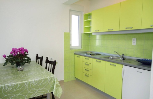 Duce Apartment | Two bedroom apartment with terrace and sea view Duće, Omiš (A-5261-b)