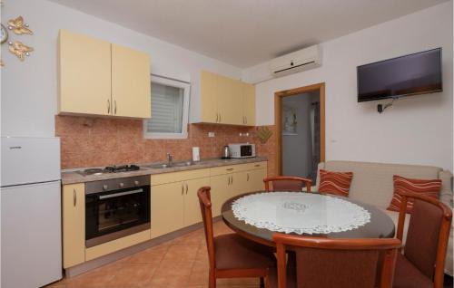 Veliko Brdo Apartment | Two-Bedroom Apartment In Makarska