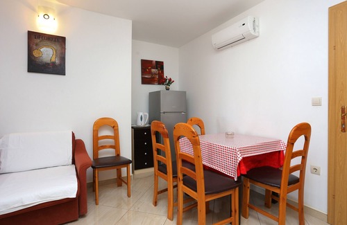 Zivogosce Apartment | Two bedroom apartment with balcony and sea view Živogošće - Porat, Makarska (A-18218-b)